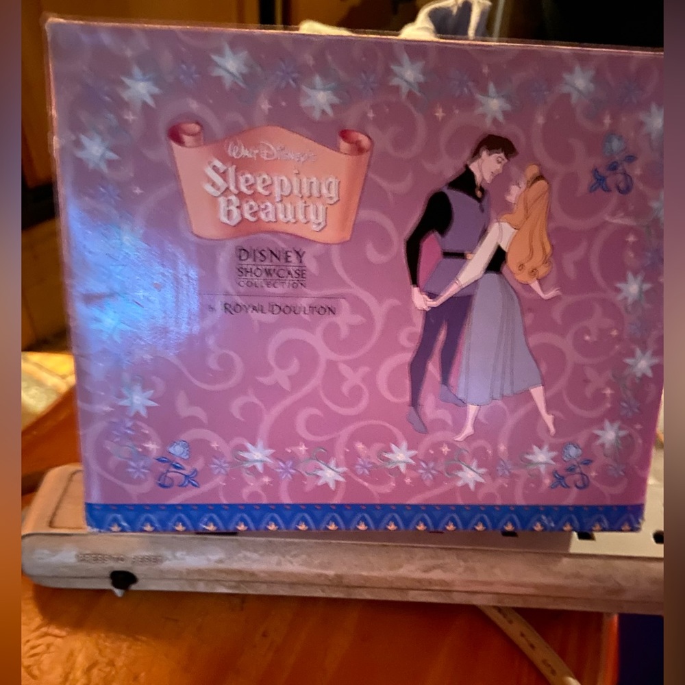 VINTAGE SLEEPING BEAUTY SHOWCASE SET COLLECTORS ITEM